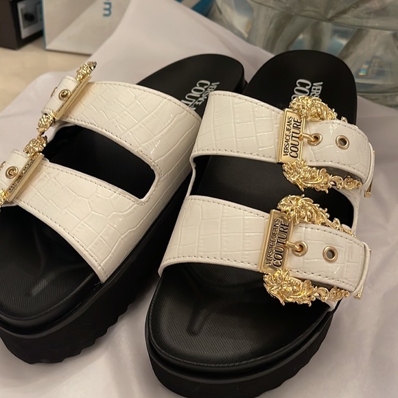 ‼️‼️‼️SOLD‼️‼️‼️Versace Jeans Couture white Baroque Buckle Beach Sandal EUR 37 U - Picture 7 of 8